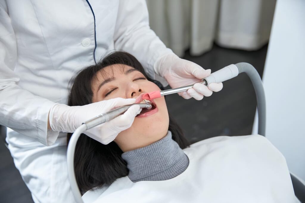 クラウンやブリッジ治療で使う仮歯の必要性とその材質 - 南青山矯正歯科・審美歯科