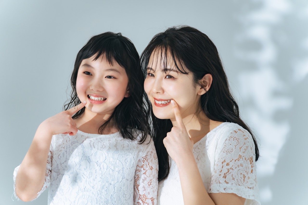 小児矯正と成人矯正の違いとは？大人と子どもの矯正治療の特徴について